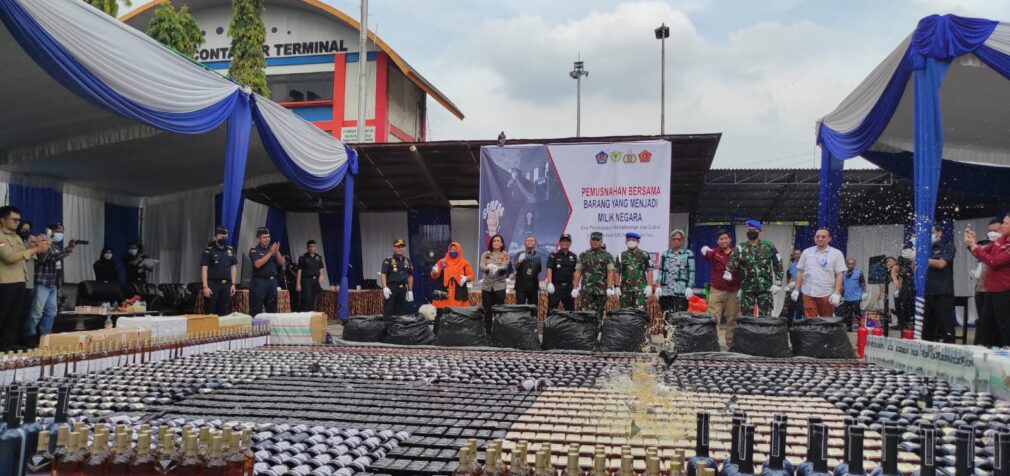 Bea Cukai Palembang Musnahkan Barang Ilegal Senilai Rp 11 Milyar