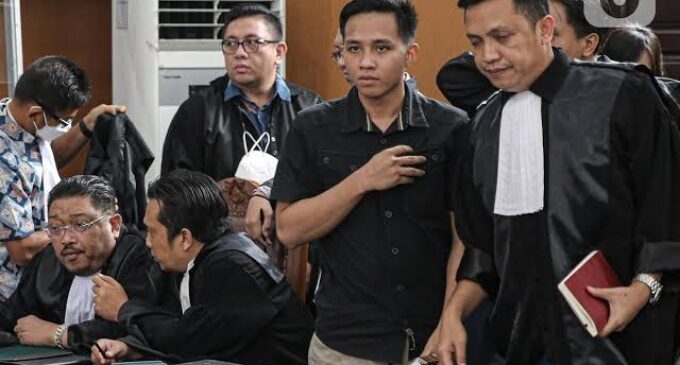 Eliezer Pilih Sidang Offline, Pengunjung Berikan Applause
