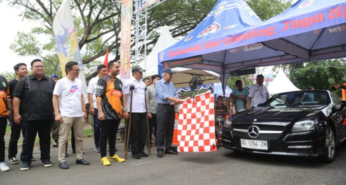 Ratusan Pembalap Adu Cepat di Ajang Drag Race Gubernur Championship