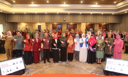 Feby Deru Hadiri  Seminar Literasi Keuangan OJK Bagi Kalangan Perempuan Sumsel