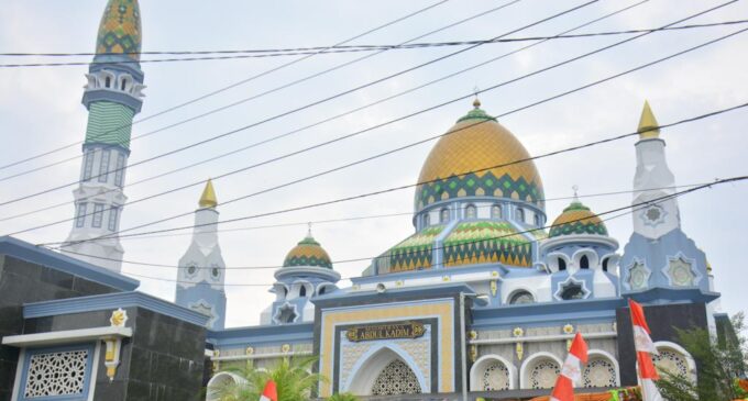 Megahnya Masjid Raya Abdul Kadim Desa Epil Muba Buat Herman Deru Takjub