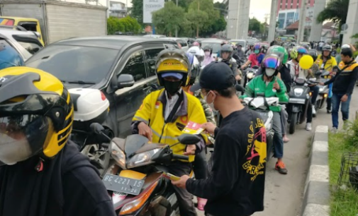 Maxim Palembang Bagikan Takjil dan Kunjungan ke Panti Asuhan