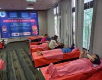 Peringati Hardiknas, Karyawan XL Axiata Gelar Donor Darah Rutin dan Donasi Buku