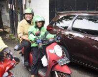 Herman Deru Naik Ojol Temui Buruh 
