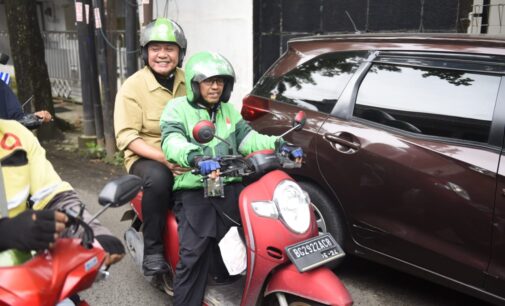 Herman Deru Naik Ojol Temui Buruh 