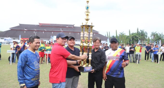 12 Tim Berlaga di Turnament Football Usia 45 Piala Gubernur