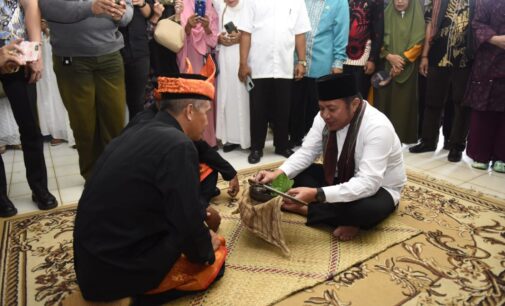 Gubernur Herman Deru Dianugerahi Gelar Mangku Alam