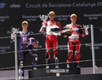 Cetak Sejarah, Pebalap Astra Honda Fadillah Arbi Kibarkan Merah Putih dari Podium Tertinggi FIM JuniorGP Barcelona