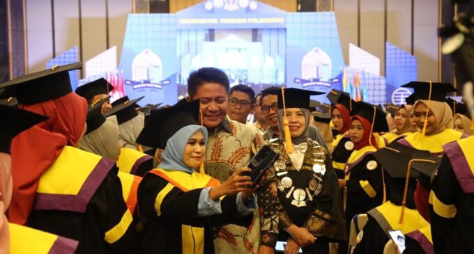 Hadiri Wisuda UT,  Herman Deru Sampaikan Pesan Ini Kepada Alumni