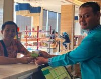 Rayakan Hari Pelanggan, Hotel THE 1O1 Palembang Rajawali Bagikan Kue “Ketan Srikaya” Khas Palembang