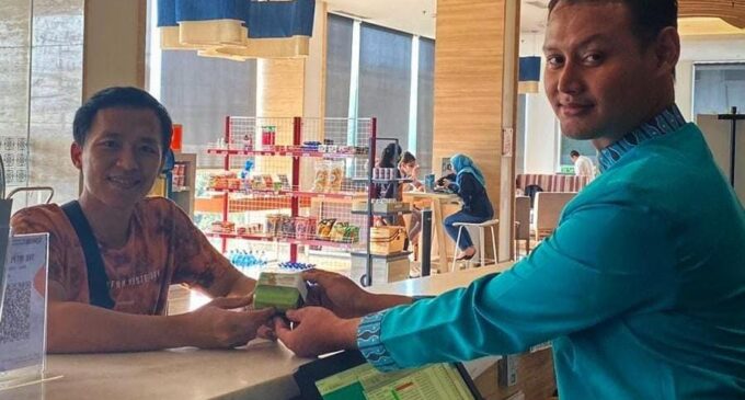 Rayakan Hari Pelanggan, Hotel THE 1O1 Palembang Rajawali Bagikan Kue “Ketan Srikaya” Khas Palembang