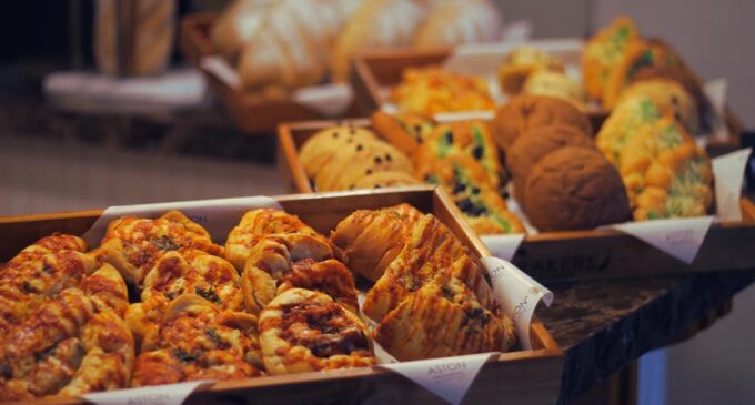 Nikmati Kelezatan Roti dan Kue di Bakers Corner, Sensasi Kuliner Terbaru di ASTON Palembang Hotel