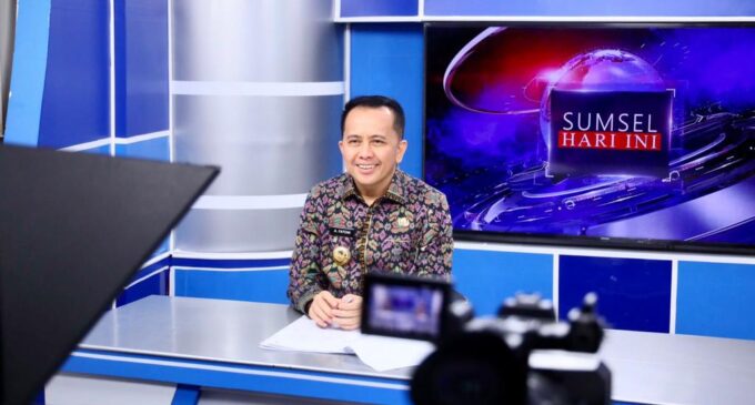 Pj Gubernur Agus Fatoni Jadi Pembawa Berita di TVRI Sumsel