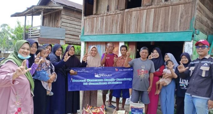XL Axiata Salurkan Donasi untuk Warga Terdampak Banjir dan Erupsi Gunung Marapi