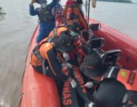 Tim SAR Gabungan Evakuasi Dua Jenazah Korban Kecelakaan Perahu Getek di Sungai Alahan