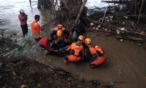 Empat Hari Tenggelam, Pete Sanjaya Ditemukan Mengambang di Tumpukan Kayu
