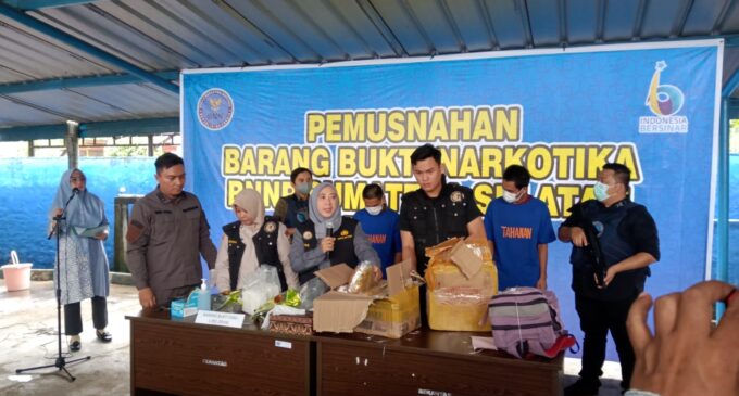 BNN Sumsel Musnahkan BB 1,991 Gram  Sabu – Sabu dan 20,4 Gram Ganja