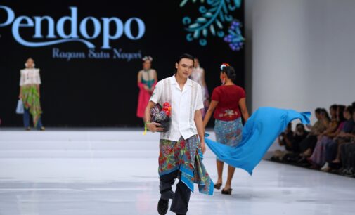 Pendopo Tampilkan Pencak Warna Betawi di Indonesia Fashion Week 2024