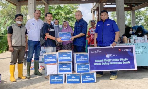 XL Axiata Salurkan Bantuan untuk Warga Bencana Banjir Lahar Dingin Gunung Marapi di Sumatera Barat