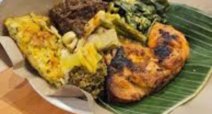 Kenapa Nasi Padang yang Dibungkus Porsinya Lebih Banyak ? Ini Jawabanya