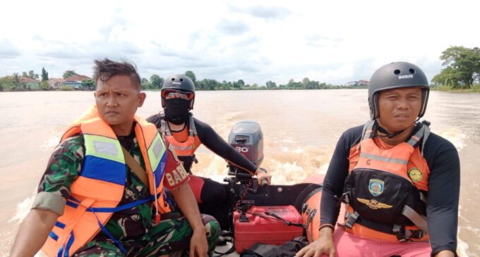 Perahu Getek Terbalik Dihantam Ombak, Satu Penumpang Hilang Tenggelam