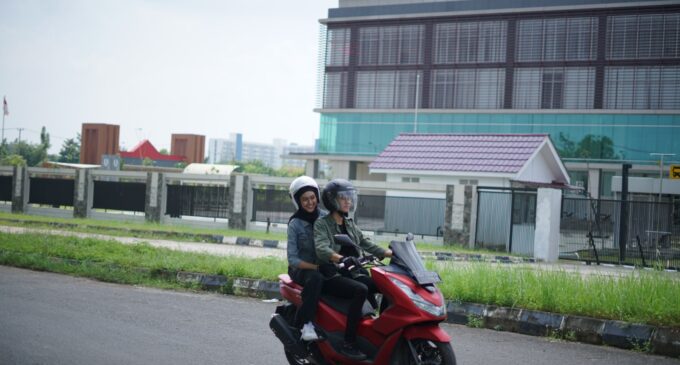 5 Tips Aman Berkendara Bersama Pasangan di Hari Valentine