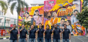 Indosat – Komunitas Seniman Lokal Medan Pererat Hubungan Melalui Kolaborasi Mural