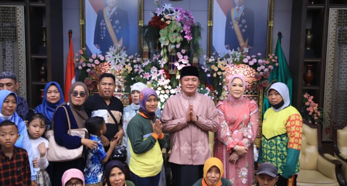 Ribuan Masyarakat, Driver Ojol dan Petugas Kebersihan Ramai-ramai Hadiri Open House Gubernur Herman Deru