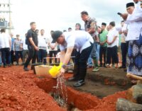 Wagub Sumsel H Cik Ujang Letakkan Batu Pertama Masjid Al-Hijrah di Beverly Hill Kota Lubuk Linggau