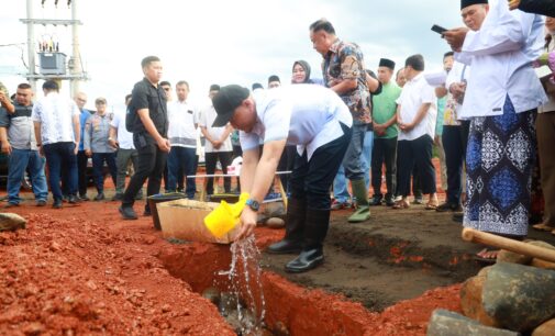 Wagub Sumsel H Cik Ujang Letakkan Batu Pertama Masjid Al-Hijrah di Beverly Hill Kota Lubuk Linggau