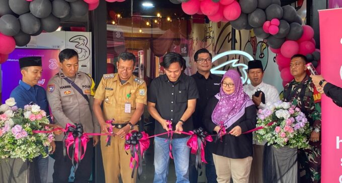 Indosat Resmikan 3Store Baru di Kota Jambi 