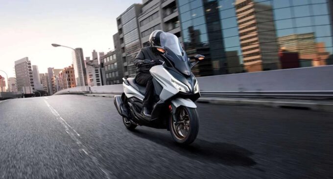 Honda Forza Tampil Semakin Berkelas dengan Panel Meter TFT Baru dan Warna Eksklusif