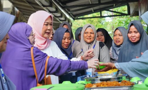 Feby Deru Ajak Warga Sukarami Jaga Silaturahmi lewat Pengajian FKMT