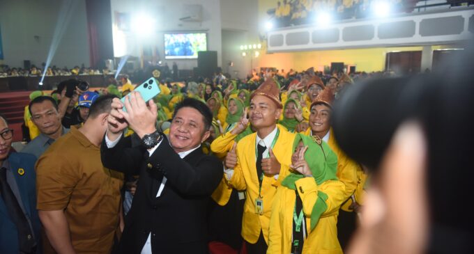 Gubernur Herman Deru Bersama Kajati Sumsel Beri Motivasi 9.040 Mahasiswa Baru Unsri Tahun 2025