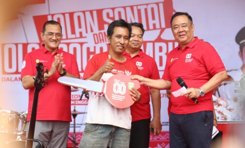 Gubernur Herman Deru Apresiasi Kemeriahan Jalan Santai dan Lomba Rakyat Warnai HUT RI ke-80 di Sumsel