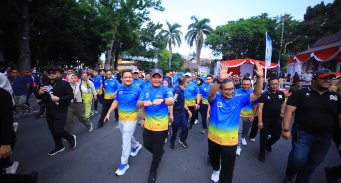 KA UII Gelar Jalan Sehat di Palembang, Herman Deru Dorong Alumni Jadi Agen Perubahan