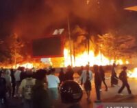Amarah Rakyat Makin Mendidih, Massa Bakar Gedung DPRD Makassar