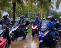 7 Langkah Aman Berkendara di Jalan Licin Saat Musim Hujan ala Astra Motor Sumsel