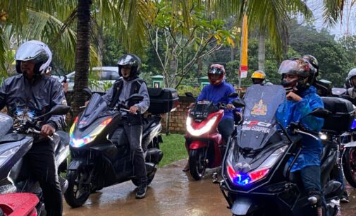 7 Langkah Aman Berkendara di Jalan Licin Saat Musim Hujan ala Astra Motor Sumsel