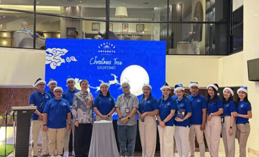 ARYADUTA Palembang Kembali Gelar Tradisi Tahunan Tree Lighting Ceremony