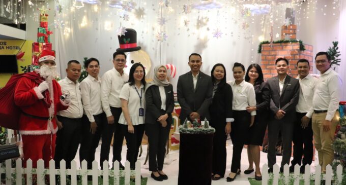 Batiqa Hotel Palembang Awali Perayaan Natal dengan Tree Light Up