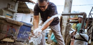 Langkah Baik di Aceh, Indosat Bersama Tokopedia Beri Akses Air Bersih untuk Warga Terdampak Bencana