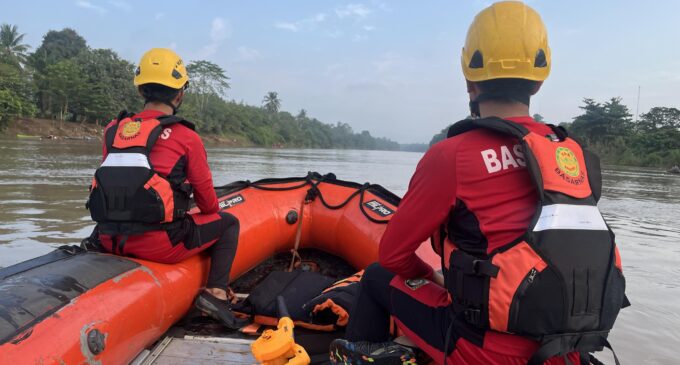 Tak Kenal Lelah, Tim SAR Terus Berupaya Temukan Korban Tenggelam di Sungai Lematang