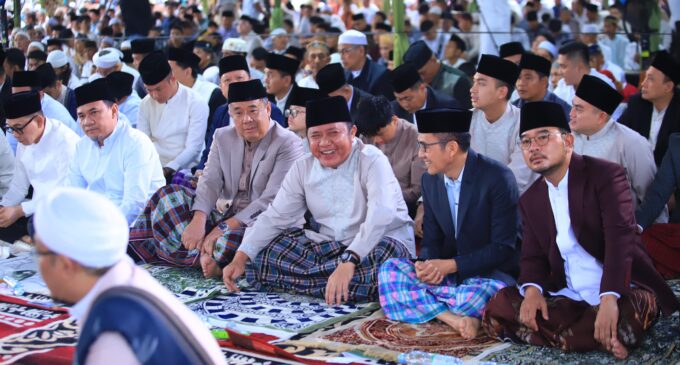 Gubernur Herman Deru dan Wakil Gubernur Cik Ujang Salat Idul Fitri Bersama, Ajak Masyarakat Perkuat Kerukunan