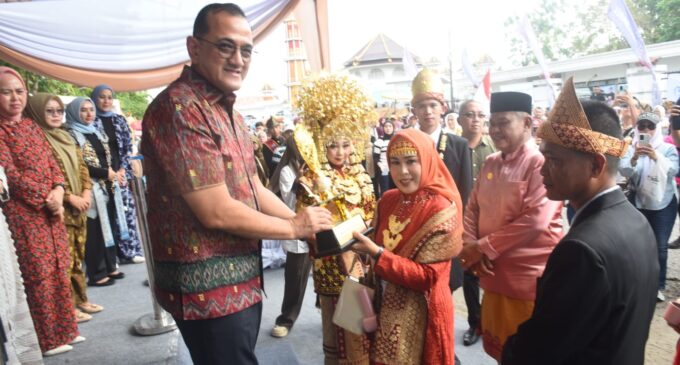 Sekda Sumsel Edward Candra Hadiri Tradisi Midang Morge Siwe di Kayuagung, Apresiasi Nilai Budaya dan Pariwisata