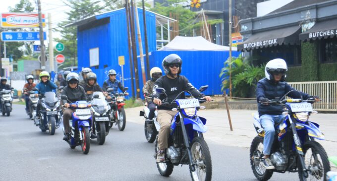 Motoran ke Banyuasin, Gubernur Herman Deru Turun Langsung Tanam Padi hingga Safari Jumat