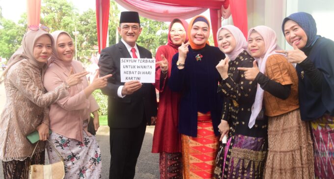 Sekda Sumsel Edward Candra Pimpin Apel Gabungan Peringatan Hari Kartini 2026