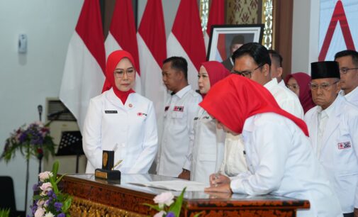 Lantik Pengurus PMI Empat Daerah, Gubernur Herman Deru Perkuat Sinergi Kemanusiaan dan Kesiapsiagaan Bencana