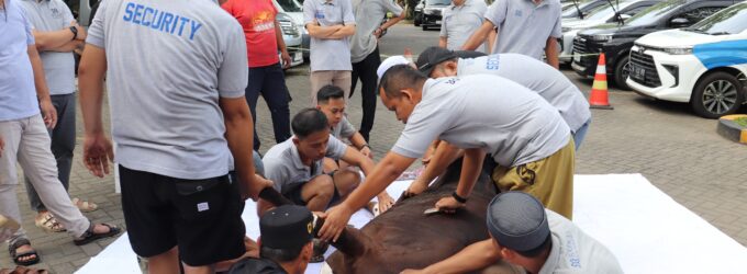 BATIQA Hotel Palembang Salurkan Hewan Kurban untuk Karyawan dan Warga Sekitar