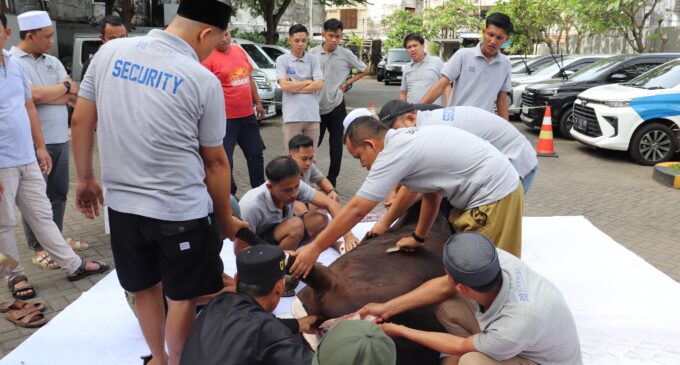 BATIQA Hotel Palembang Salurkan Hewan Kurban untuk Karyawan dan Warga Sekitar